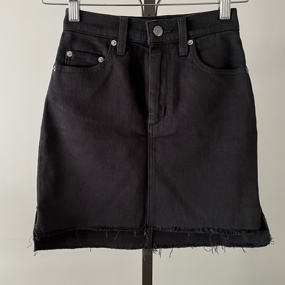 Aritzia Wilfred Free Black Denim Mini Skirt, frayed hem, size 00.